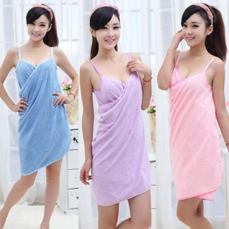 Home Bathroom With Sauna - Phụ Nữ Mặc Áo Choàng Tắm